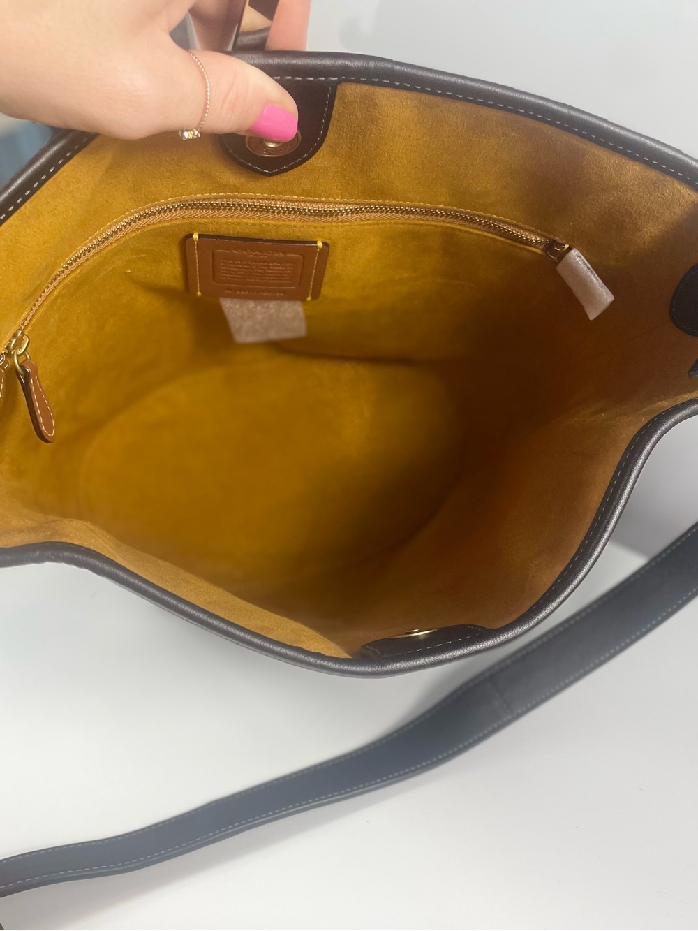 Coach Glovetanned Dakota Bucket Bag-COA - Picture 2 of 15